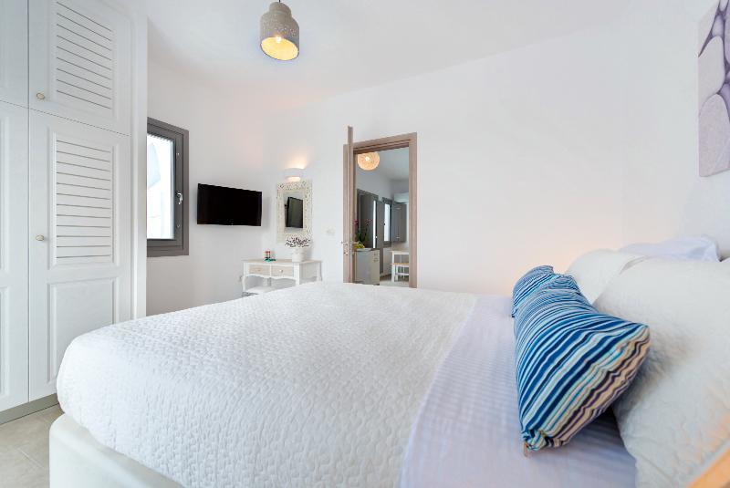 White Harmony Suites Меґалохорі Екстер'єр фото