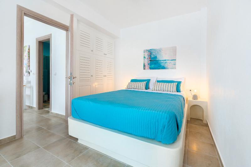 White Harmony Suites Меґалохорі Екстер'єр фото
