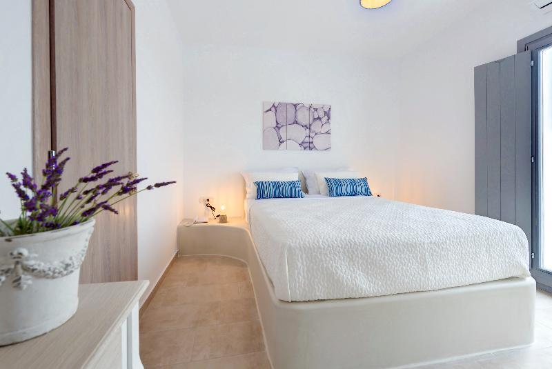 White Harmony Suites Меґалохорі Екстер'єр фото