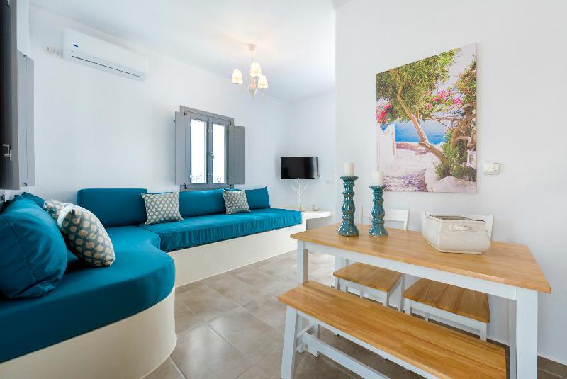 White Harmony Suites Меґалохорі Екстер'єр фото